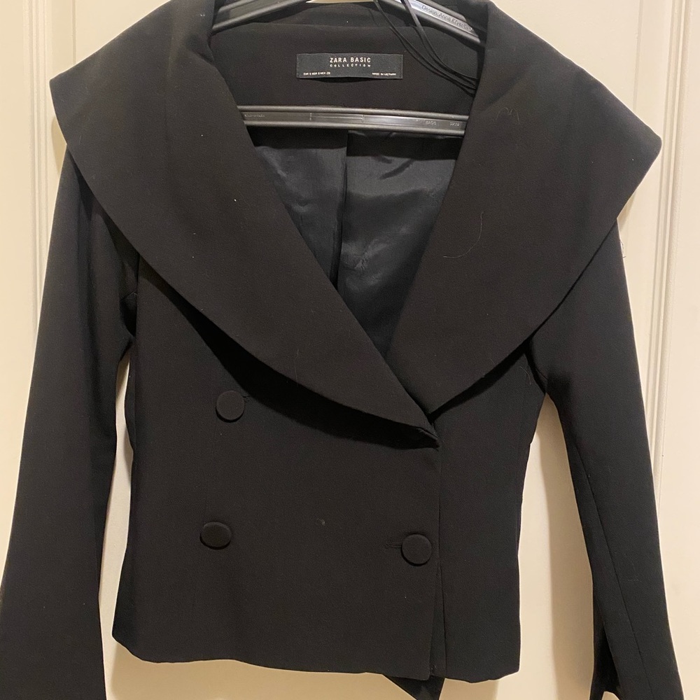 Zara off-shoulder blazer 🖤